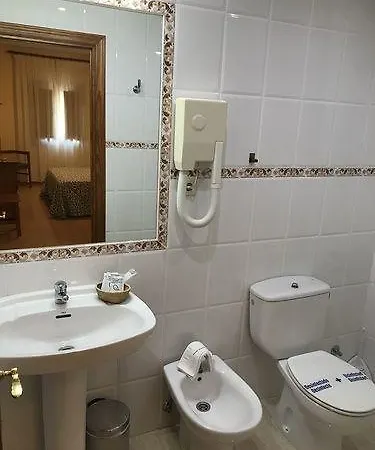 호스탈 산토 토메 2*
