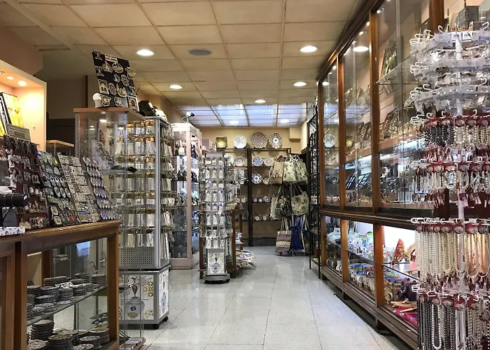 サント トメ ゲストハウス 2*